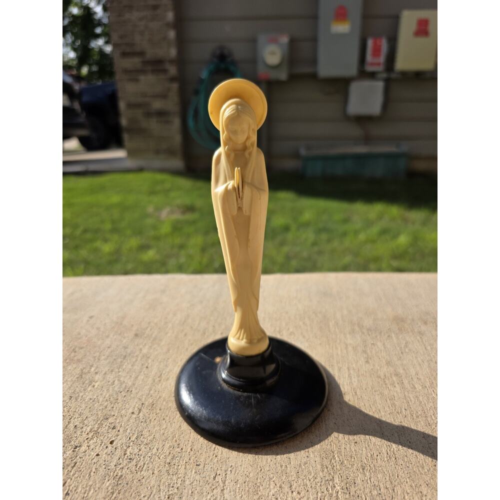 Blessed Mother Virgin Mary Plastic Statue Praying Ivory White 8 Inches Tall